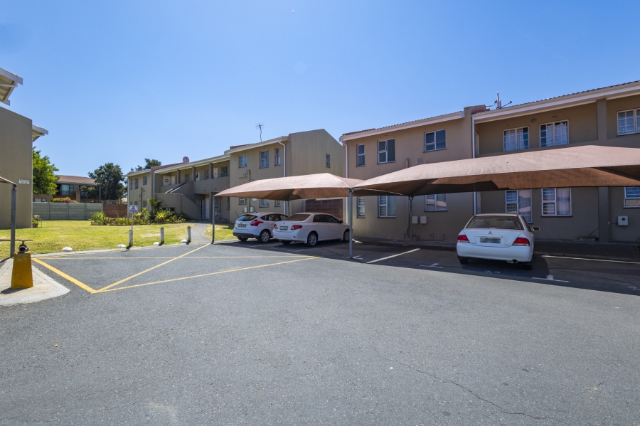 1 Bedroom Property for Sale in Oakglen Western Cape